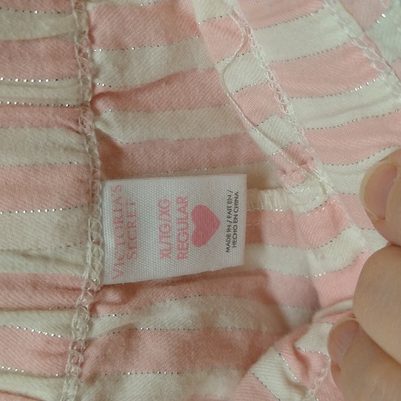 Victoria's Secret pajamas in iconic pink stripe - Picture 9 of 10